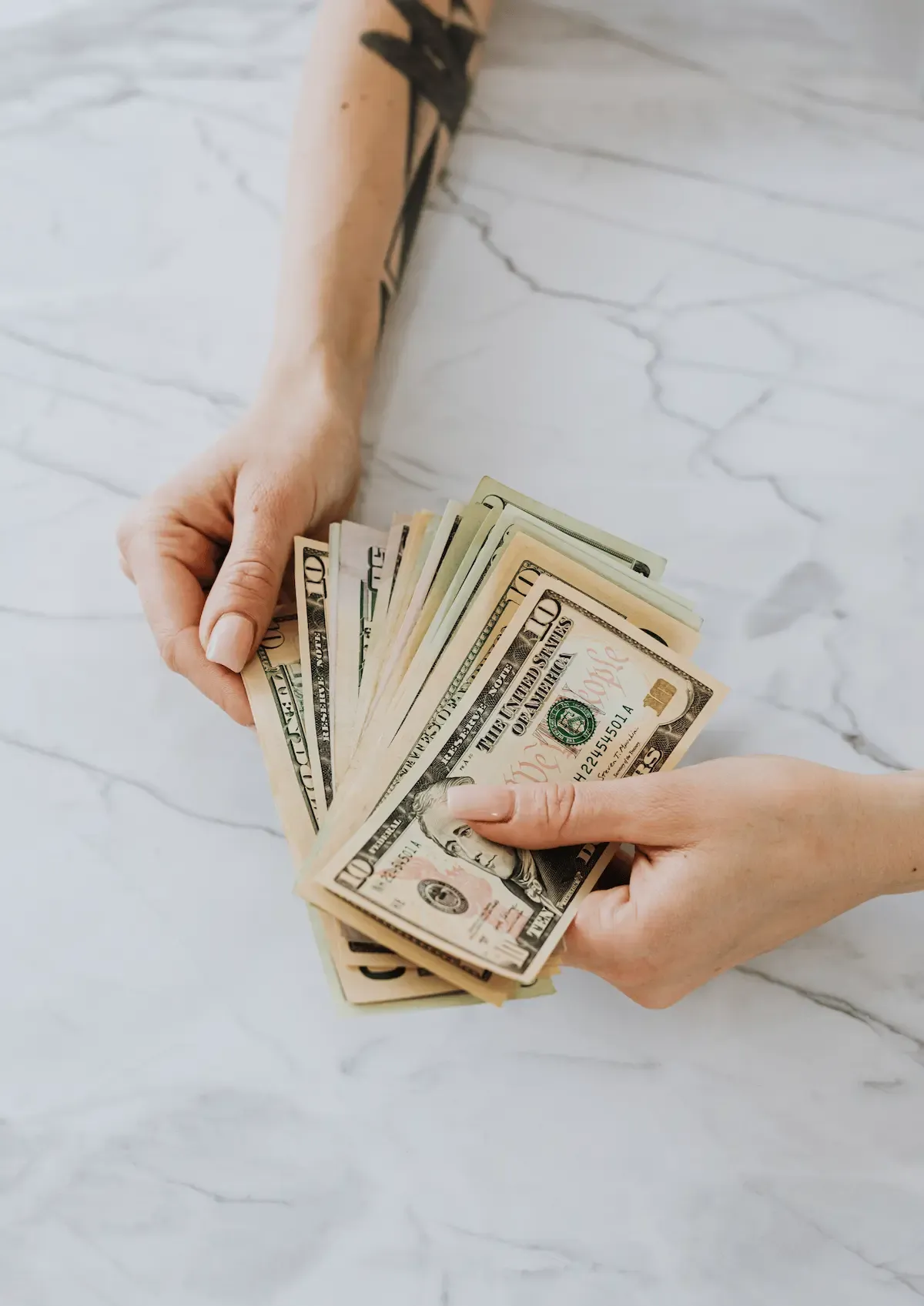 Contando dólares obtenidos en Market Dollar gracias a un tipo de cambio barato